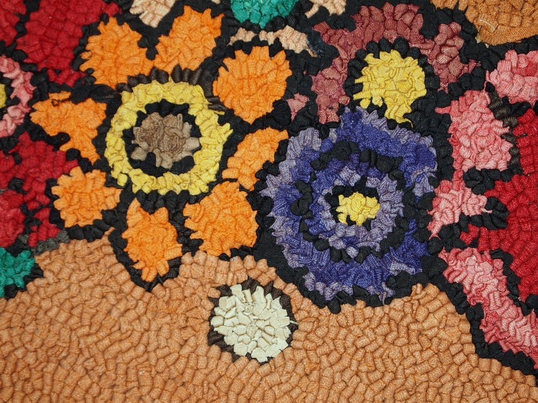 Handmade vintage American hooked rug 2' x 3' ( 61cm x 91cm ) 1940 - 3