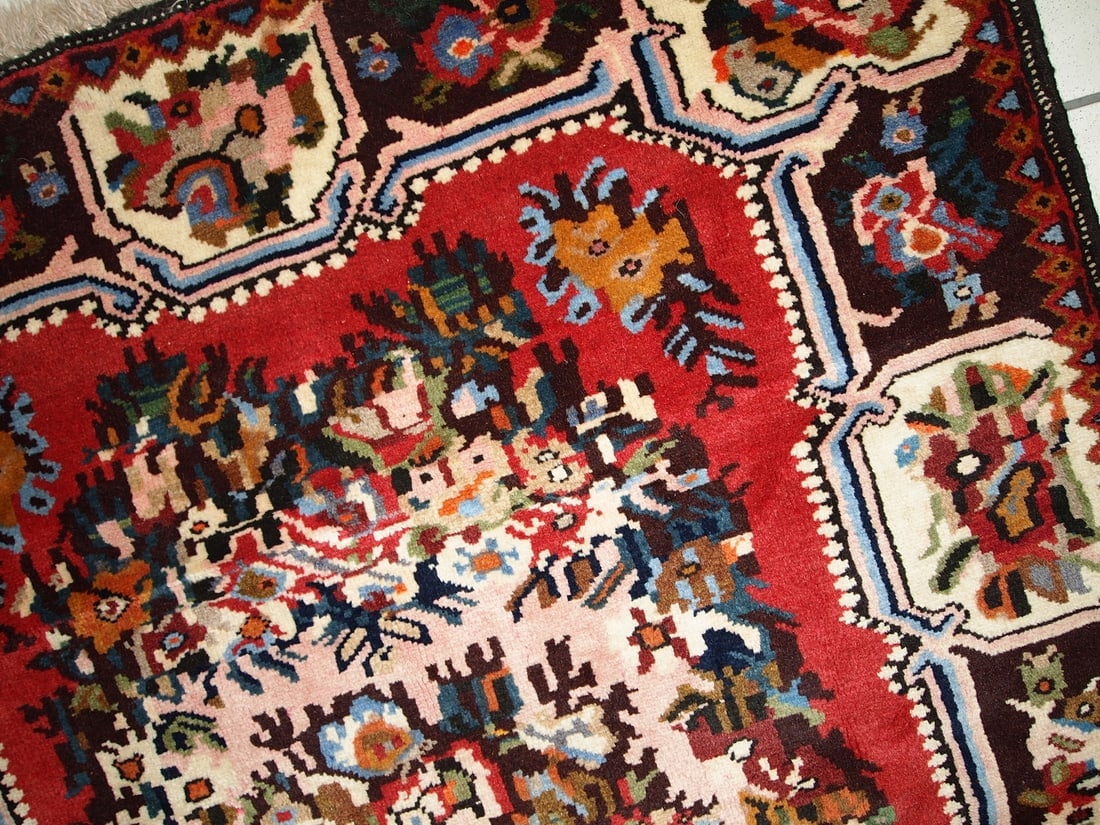 Handmade vintage Persian Bakhtiari rug 3.7' x 4.9' ( 114cm x 152cm ) 1970 - 4