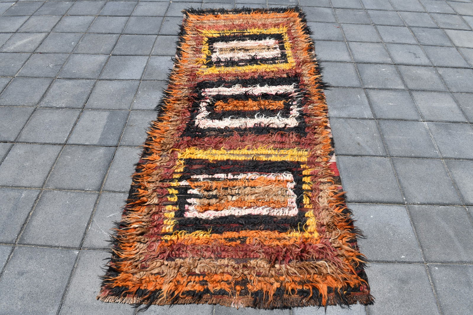 3'5'' x 8'0'' Tulu Filikli Kilim Rug - 70232: Title: 3'5'' x 8'0'' Tulu Filikli Kilim Rug - 70232Description:3'5'' x 8'0'' Tulu Filikli Kilim Rug - 70232Origin:TurkiyeDate/Period:1960-90Materials:Wool,CottonDimension:3'5''x8'0'' ft, 105x245 cm 