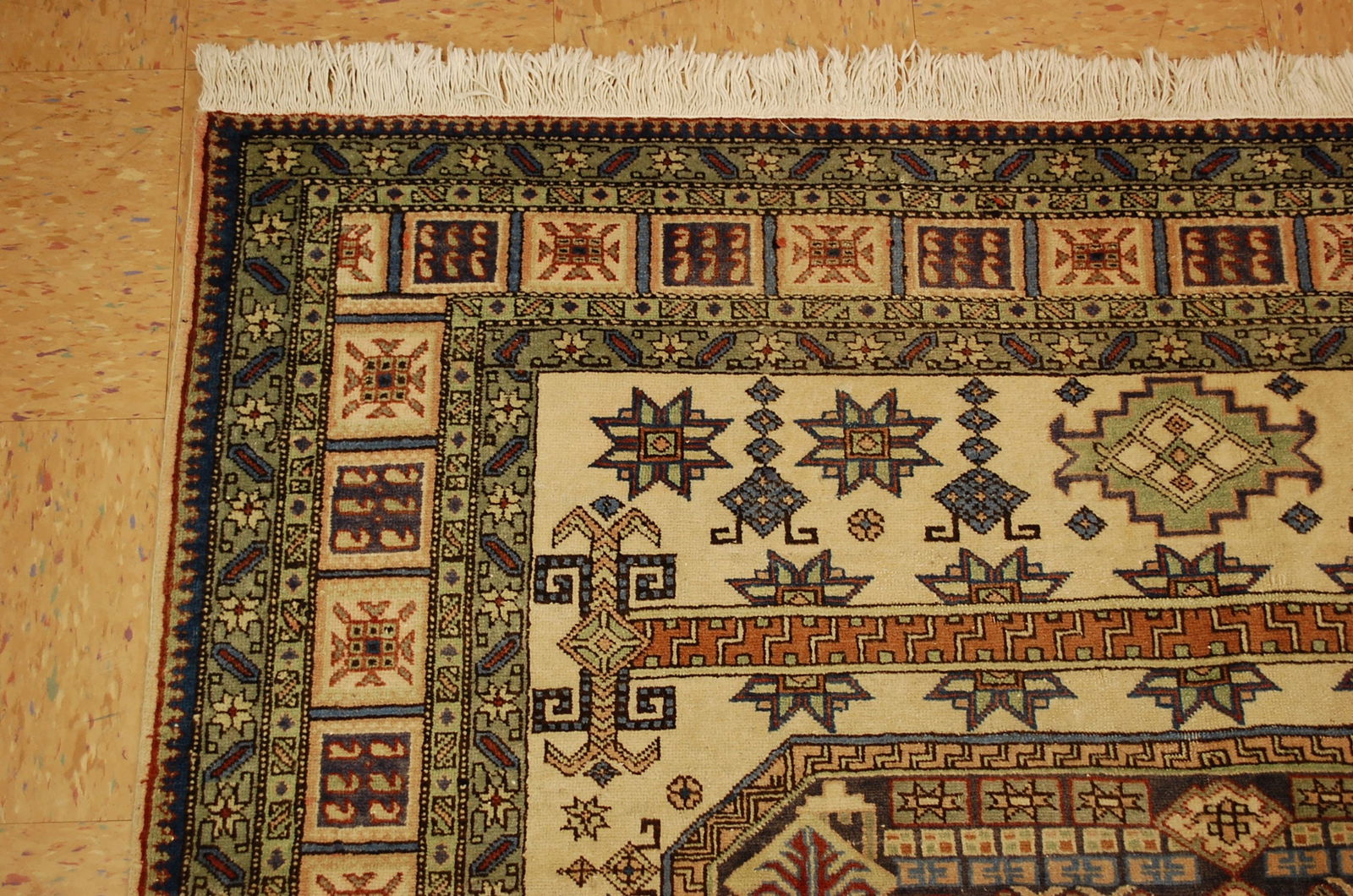 CAUCASIAN RUG 5'4" X 8'6" - 4