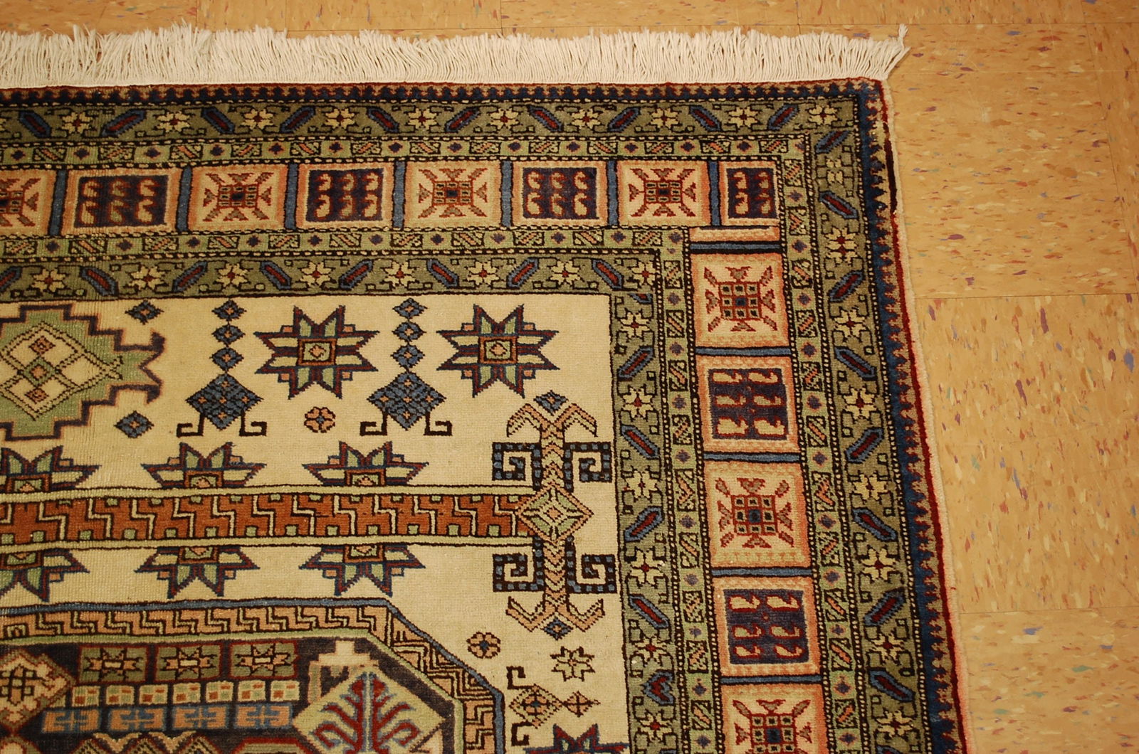 CAUCASIAN RUG 5'4" X 8'6" - 5