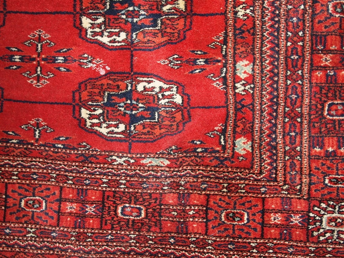 Handmade vintage Turkmen Tekke rug 3.5' x 3.6' (109cm x 112cm) 1970s - 6