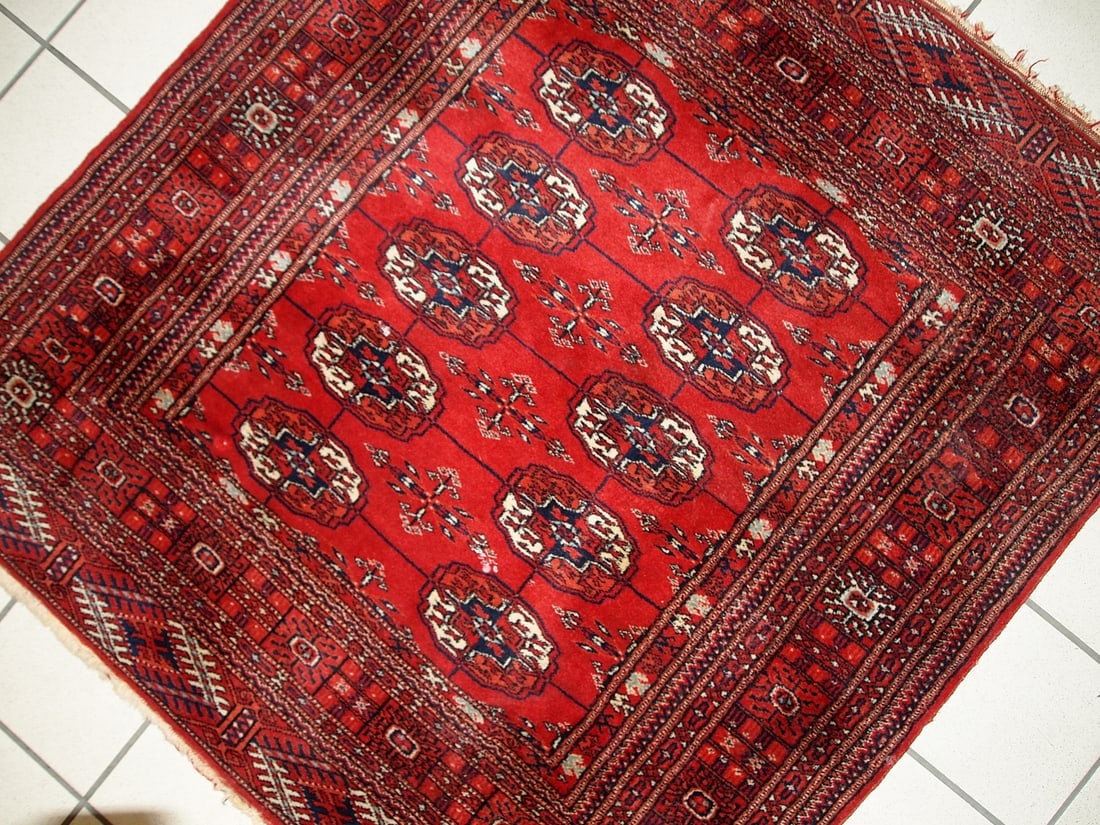 Handmade vintage Turkmen Tekke rug 3.5' x 3.6' (109cm x 112cm) 1970s - 8