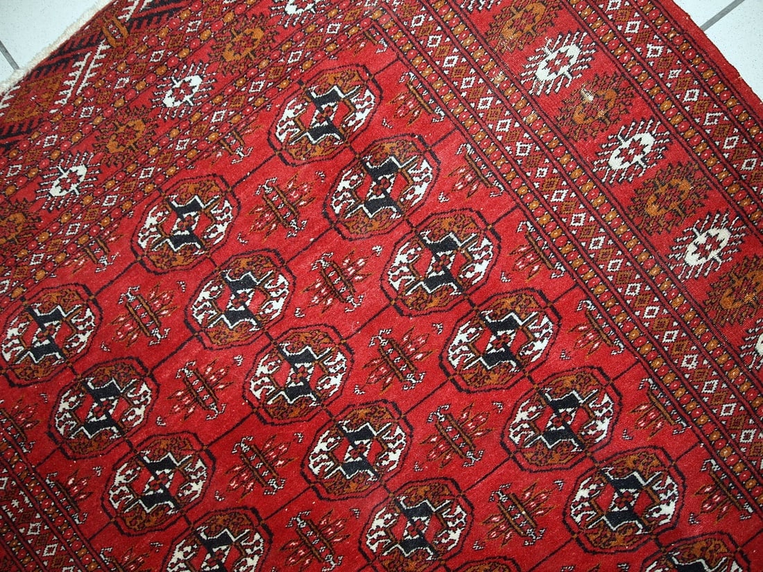 Handmade vintage Pakistani Tekke rug 4.1' x 5.9' (127cm x 180cm) 1960s - 4