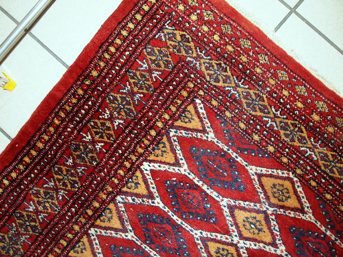 Handmade vintage Uzbek Bukhara rug 3.3' x 4.9' (100cm x 152cm) 1960s - 2