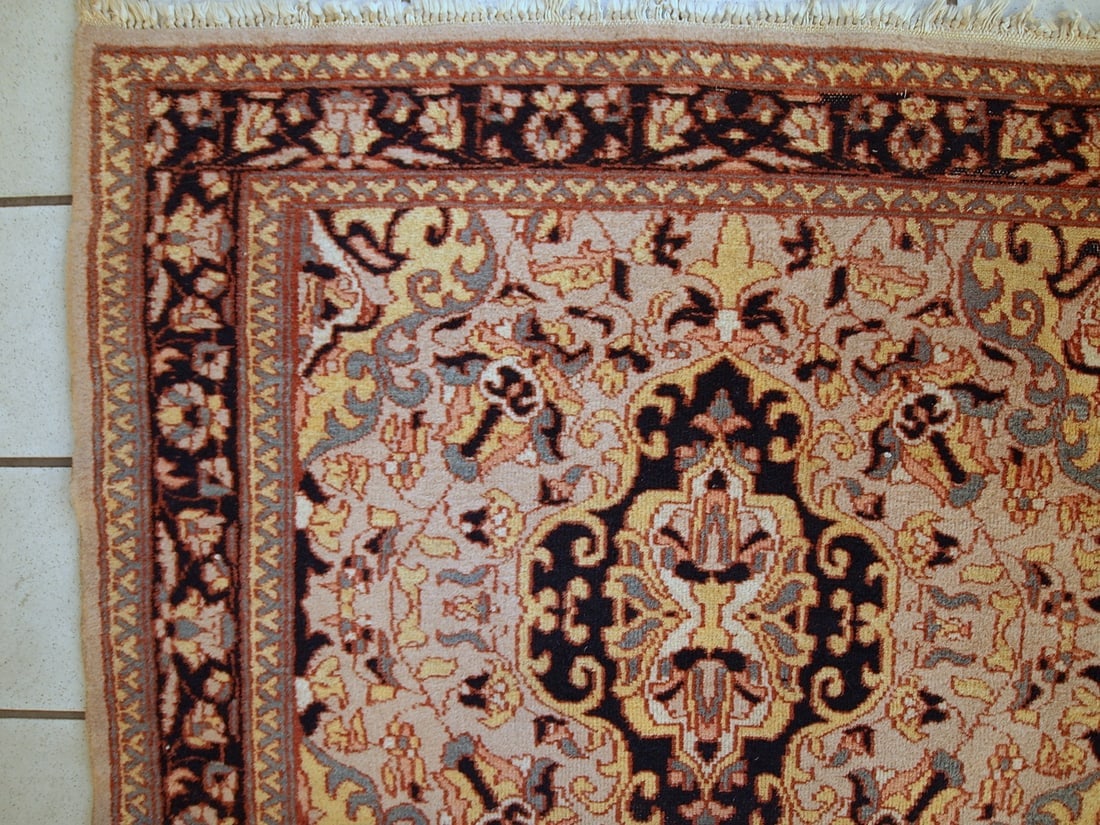 Handmade vintage Pakistani Lahore rug 3,1' x 5' ( 95cm x 154cm ) 1970 (1 of 11)