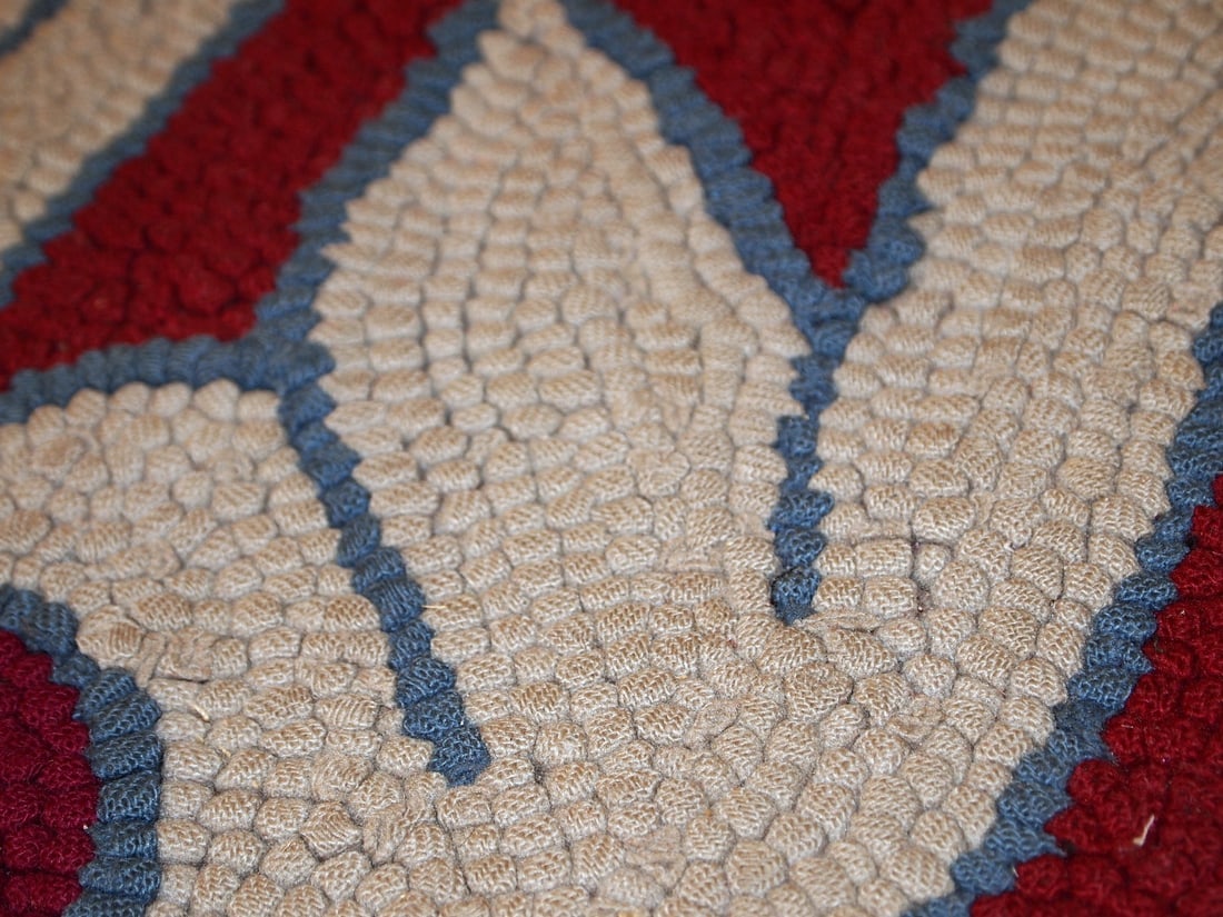 Handmade antique American hooked rug 2,2' x 4,4' ( 67cm x 135cm ) 1930 - 10