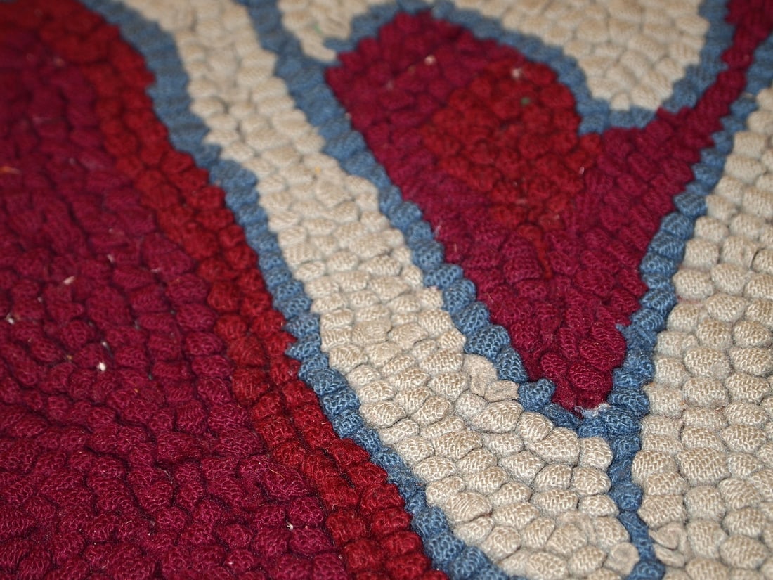 Handmade antique American hooked rug 2,2' x 4,4' ( 67cm x 135cm ) 1930 - 11