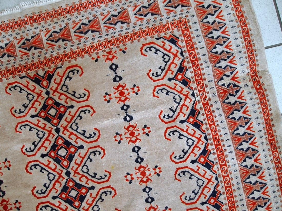 Handmade vintage Uzbek Bukhara rug 4.1' x 5.6' (127cm x 173cm) 1960s - 5