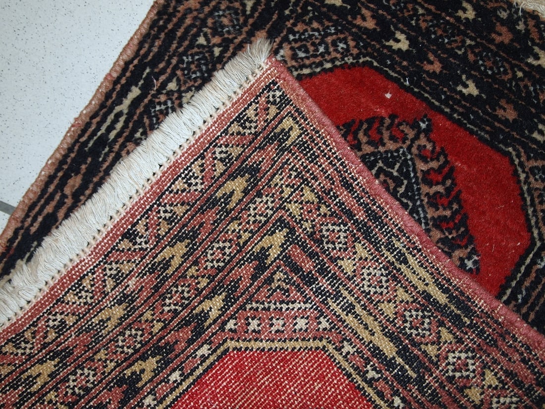 Handmade vintage Pakistani Lahore distressed rug 1.4' x 1.9' (45cm x 58cm) 1970s - 7