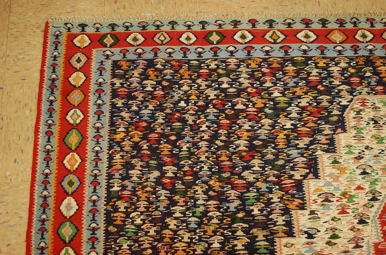 Persian KILIM RUG 6'6" x 9'8" - 4