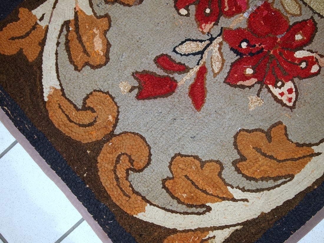 Handmade antique American Hooked rug 2.4' x 4.1' (75cm x 127cm) 1900s - 6