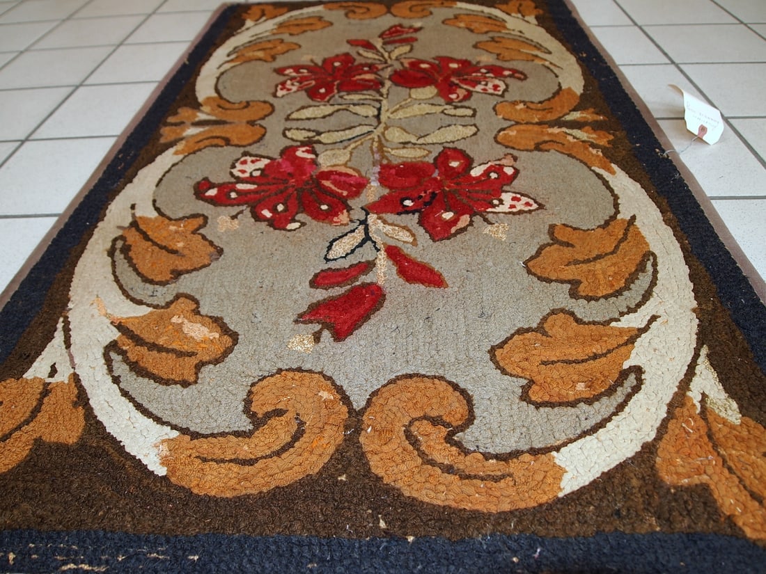 Handmade antique American Hooked rug 2.4' x 4.1' (75cm x 127cm) 1900s - 8