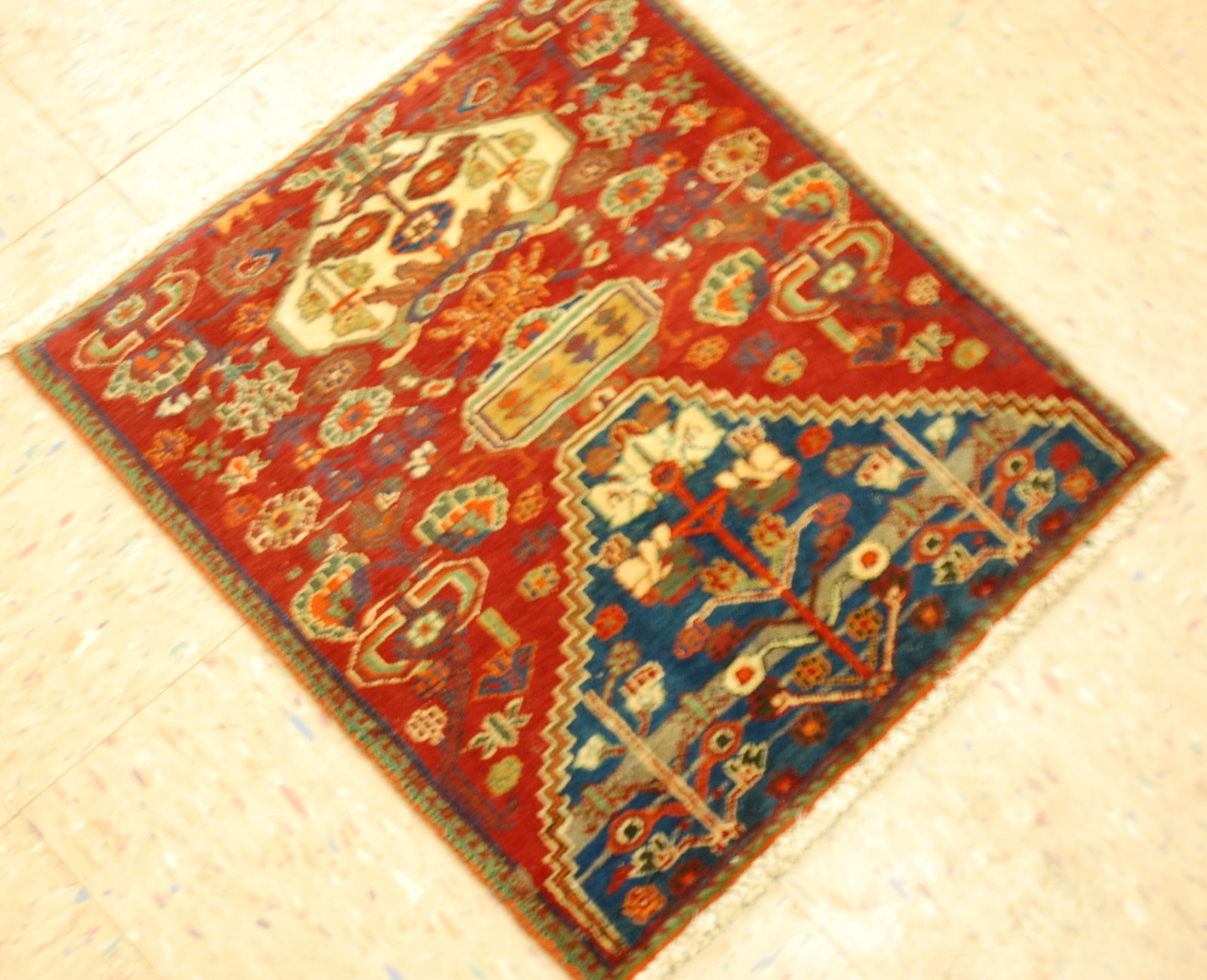 PERSIAN SHIRAZ RUG 1'8" x 1'10" - 8