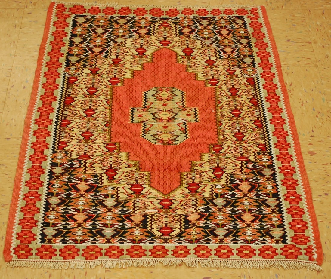 Persain SENNAH KILIM 2'5" x 3'5": Title:Persain SENNAH KILIM 2'5" x 3'5" Description:old ANTIQUE HIGHLY DETAILED FINE SENNAH KILIM RUG....Very fine woven...HIGH KPSI......with exact size of 2'5" x 3'5" Allover detailed design pattern