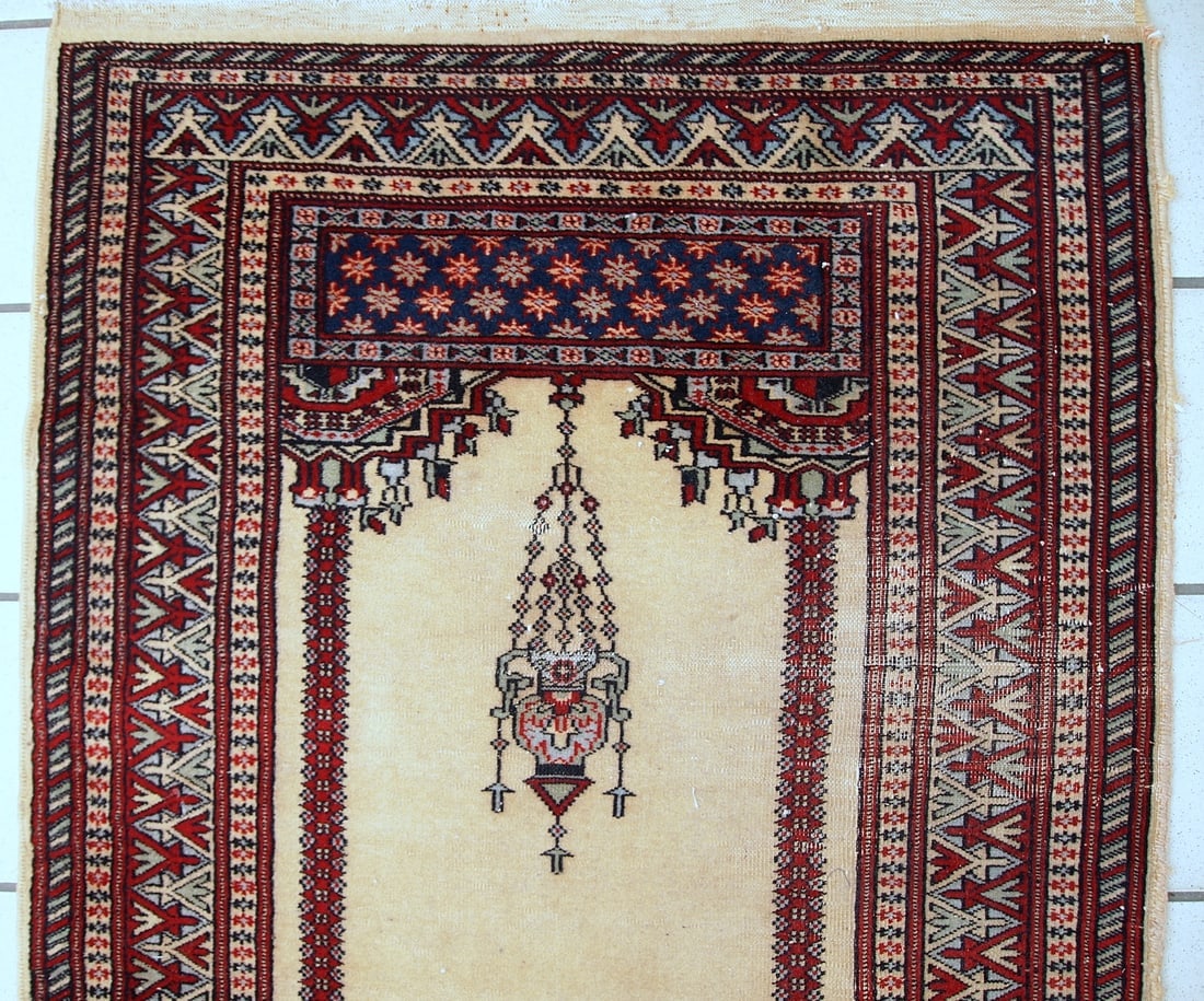 Handmade vintage prayer Pakistani Lahore rug 2.5' x 4.6' (77cm x 140cm) 1960s - 2