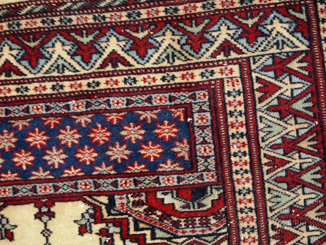 Handmade vintage prayer Pakistani Lahore rug 2.5' x 4.6' (77cm x 140cm) 1960s - 4