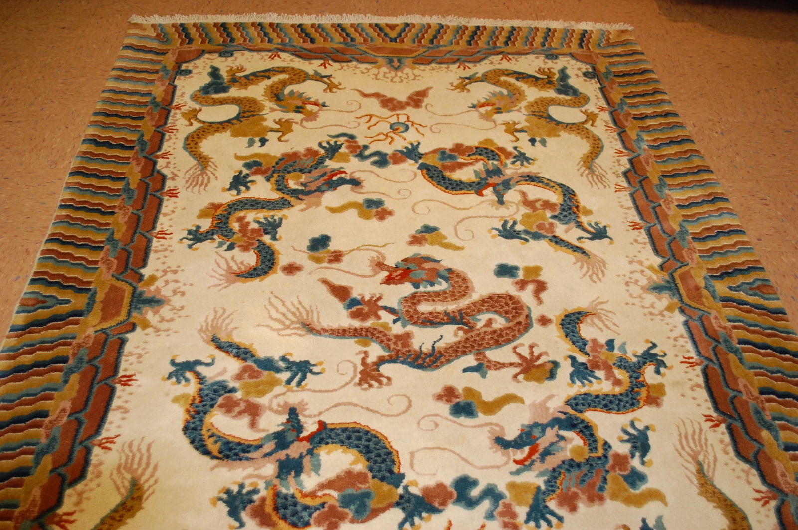 CHINESE NICHOLSRUG 5'10" x 8'10" - 2