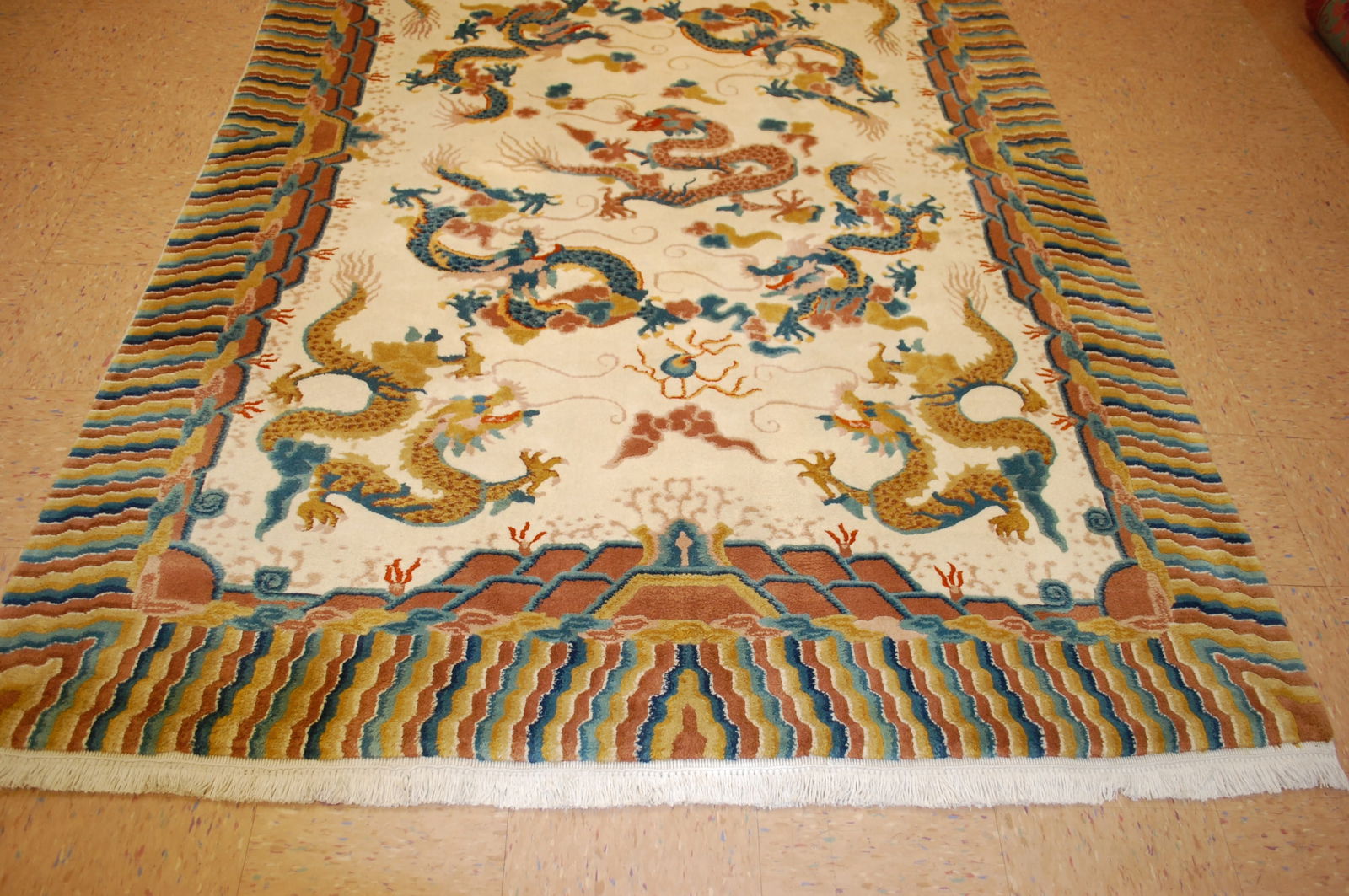 CHINESE NICHOLSRUG 5'10" x 8'10" - 3
