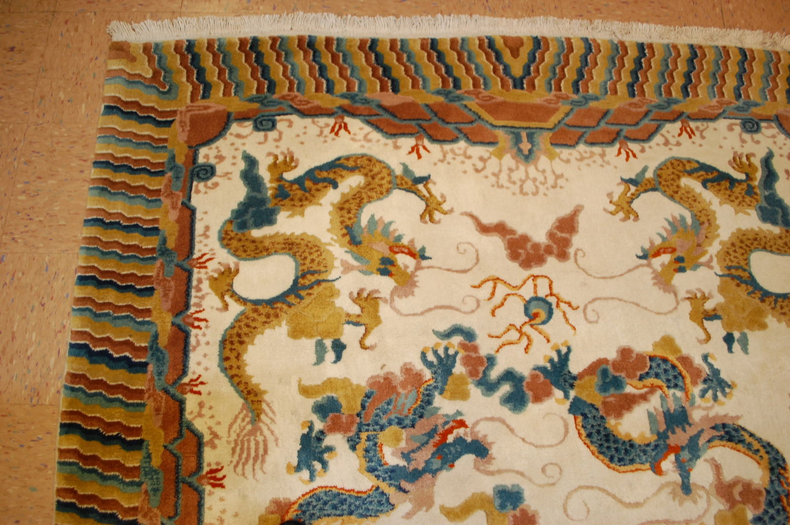 CHINESE NICHOLSRUG 5'10" x 8'10" - 4