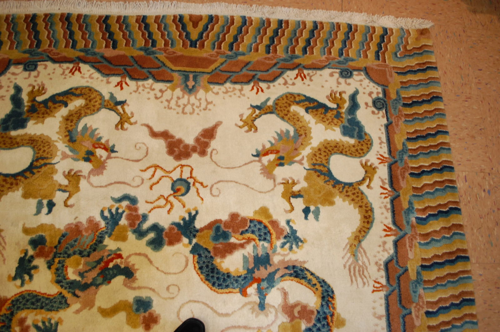 CHINESE NICHOLSRUG 5'10" x 8'10" - 5