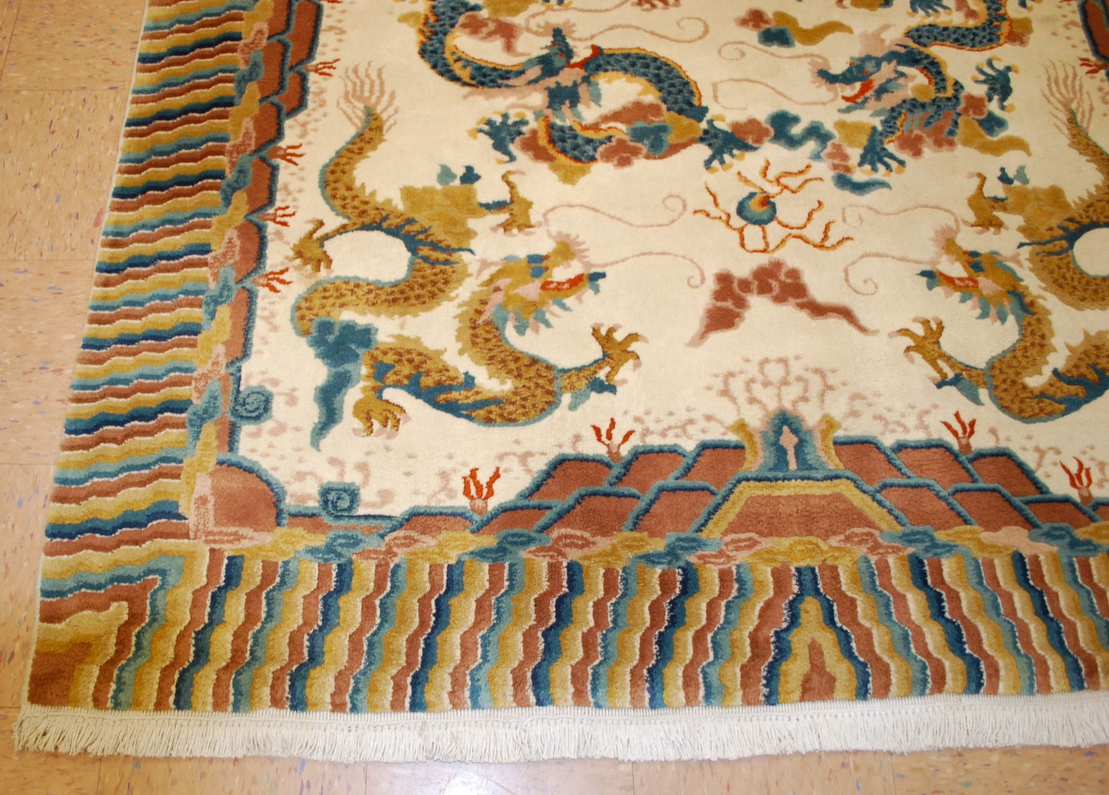 CHINESE NICHOLSRUG 5'10" x 8'10" - 6