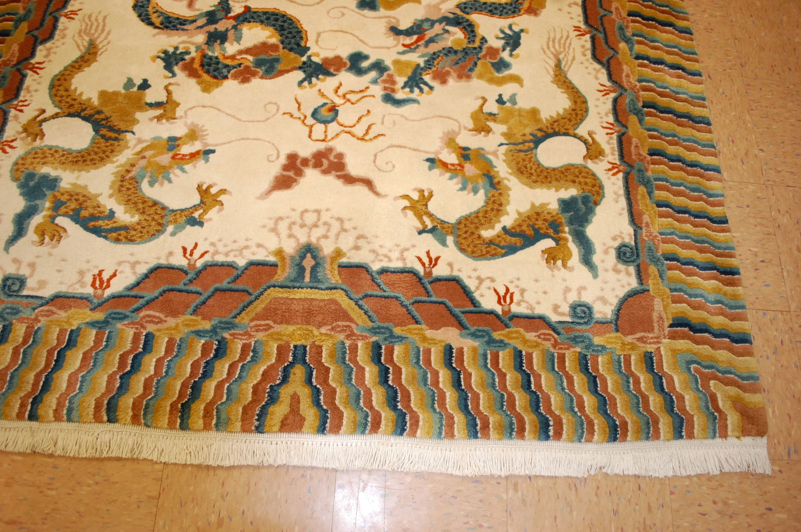 CHINESE NICHOLSRUG 5'10" x 8'10" - 7
