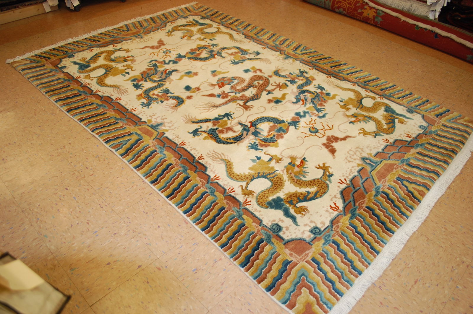 CHINESE NICHOLSRUG 5'10" x 8'10" - 9