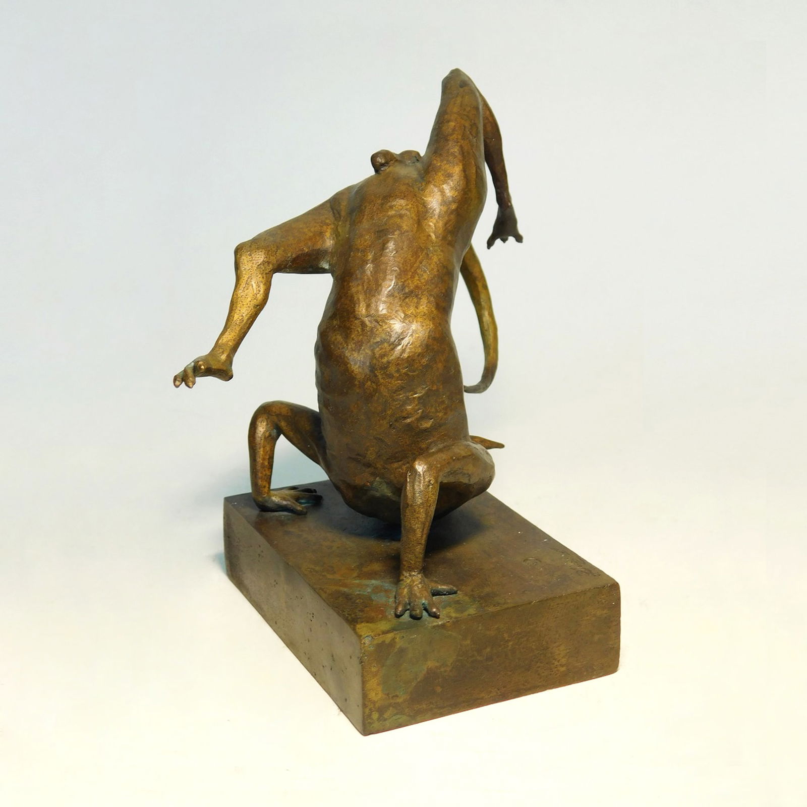 Catching the tail - bronze sculpture - 2