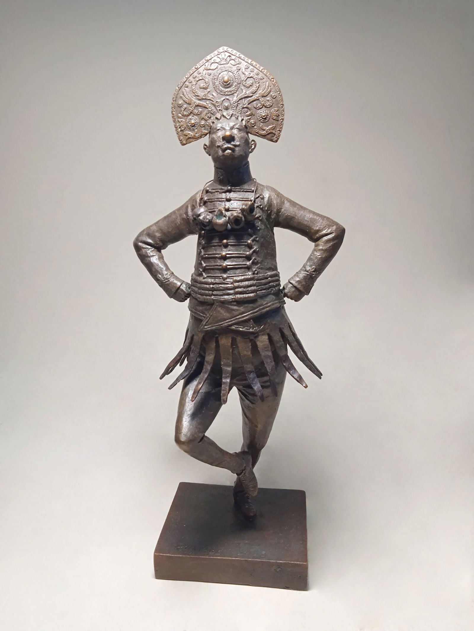 Papuan - bronze sculpture (1 of 10)
