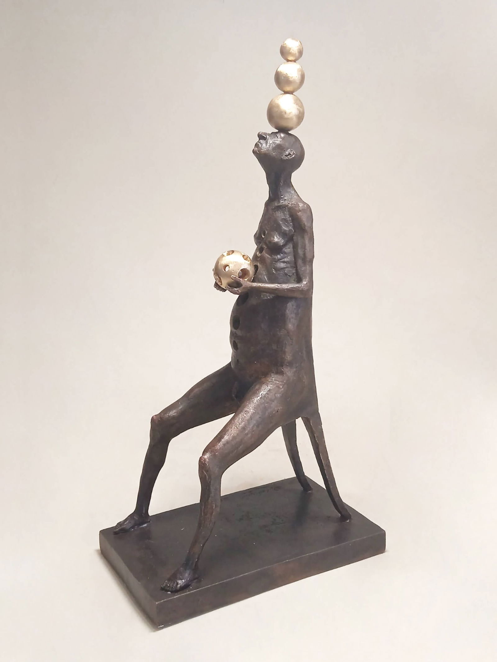 Finding balance - bronze sculpture: Title: Finding balance - bronze sculptureDescription: Artist: Shevchuk Dmitry Date/Period: 2024 Materials: Bronze Dimensions: 26 x 12 x 10 cm (10.2' x 4.7' x 4' in) Stamp: "D. Shevchuk".