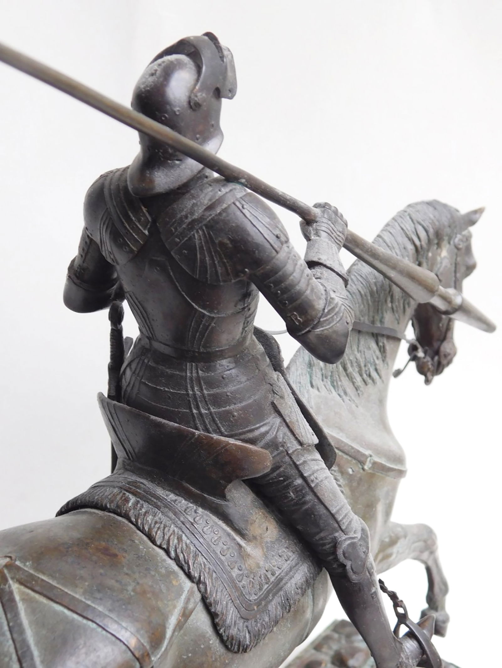 Knight of the XV century - bronze sculpture - 2