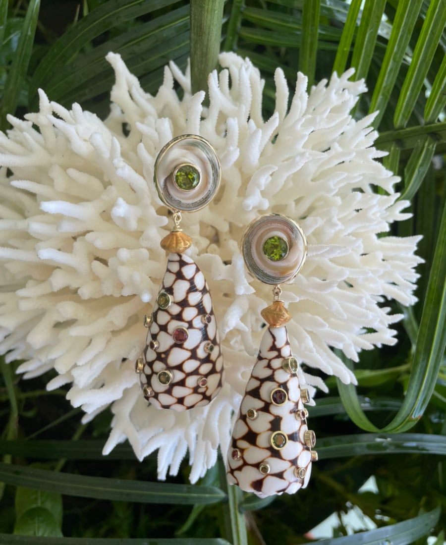14kt. Gold Opercula Peridot Earrings with Marble Conus Drop: Title:14kt. Gold Opercula Peridot Earrings with Marble Conus Drop Description:Lovely Pair of 14kt. Gold Pierced Drop Earrings with beautifully matched Opercula tops and Egyptian Peridot center. 18th c