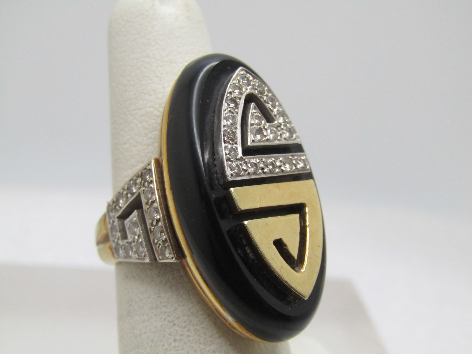 Vintage Onyx & Diamond Ring, La Triomphe (Astoria Jewelry Mfg.) 1960's-1970's, Size 6.5: Title:Vintage Onyx & Diamond Ring, La Triomphe (Astoria Jewelry Mfg.) 1960's-1970's, Size 6.5 Description:Vintage Onyx & Diamond Ring, La Triomphe (Astoria Jewelry Mfg.) 1960's-1970's, Size 6.5. This