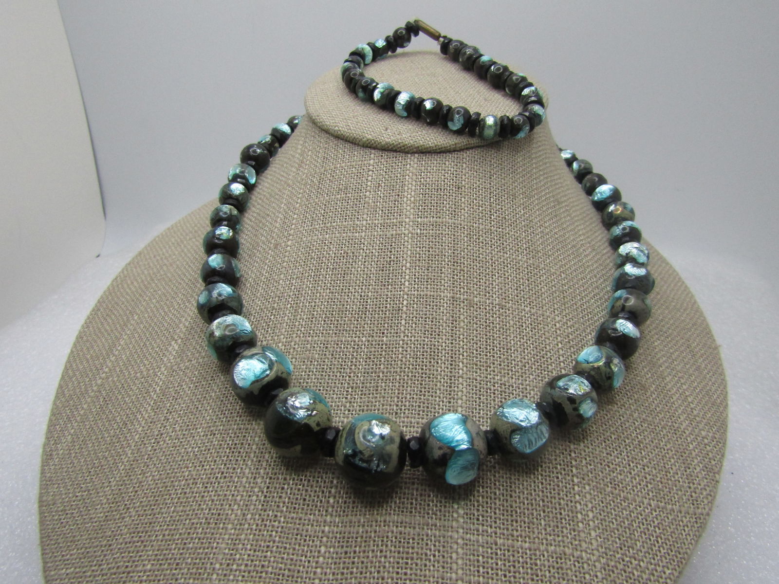 Vintage Foiled Inlaid Czech Glass Beaded Necklace & Bracelet, 1920's: Title:Vintage Foiled Inlaid Czech Glass Beaded Necklace & Bracelet, 1920'sDescription:Vintage Foiled Inlaid Czech Glass Beaded Necklace & Bracelet, 1920's. The beads are graduated in the necklace