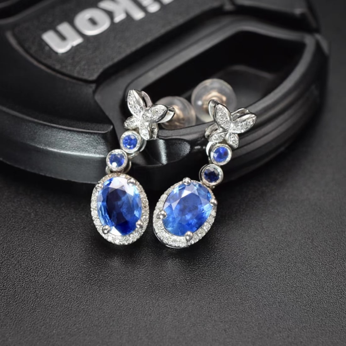 14K GOLD 2.16 CTW NATURAL SAPPHIRE & DIAMOND EARRINGS: Title:14K GOLD 2.16 CTW NATURAL SAPPHIRE & DIAMOND EARRINGSDescription:Ref:230528424Gold Content:14K GoldMain Gemstone:SapphireNumber of stones:2Shape:OvalCarat Weight:2.00ct