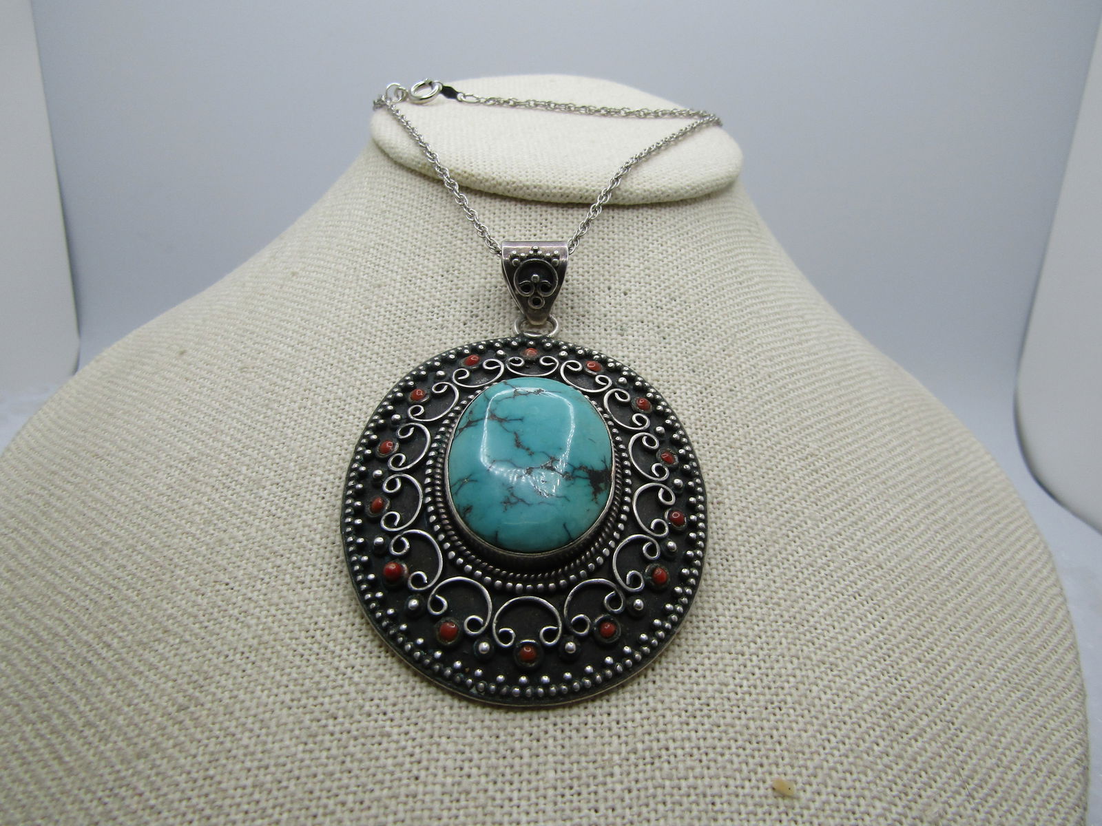 Vintage Sterling Southwestern Turquoise Coral Necklace. 18", 1980's-1990's: Title:Vintage Sterling Southwestern Turquoise Coral Necklace. 18", 1980's-1990'sDescription:Vintage Sterling Southwestern Turquoise Necklace. 18", 1980's-1990's. This also has a Bali theme. The