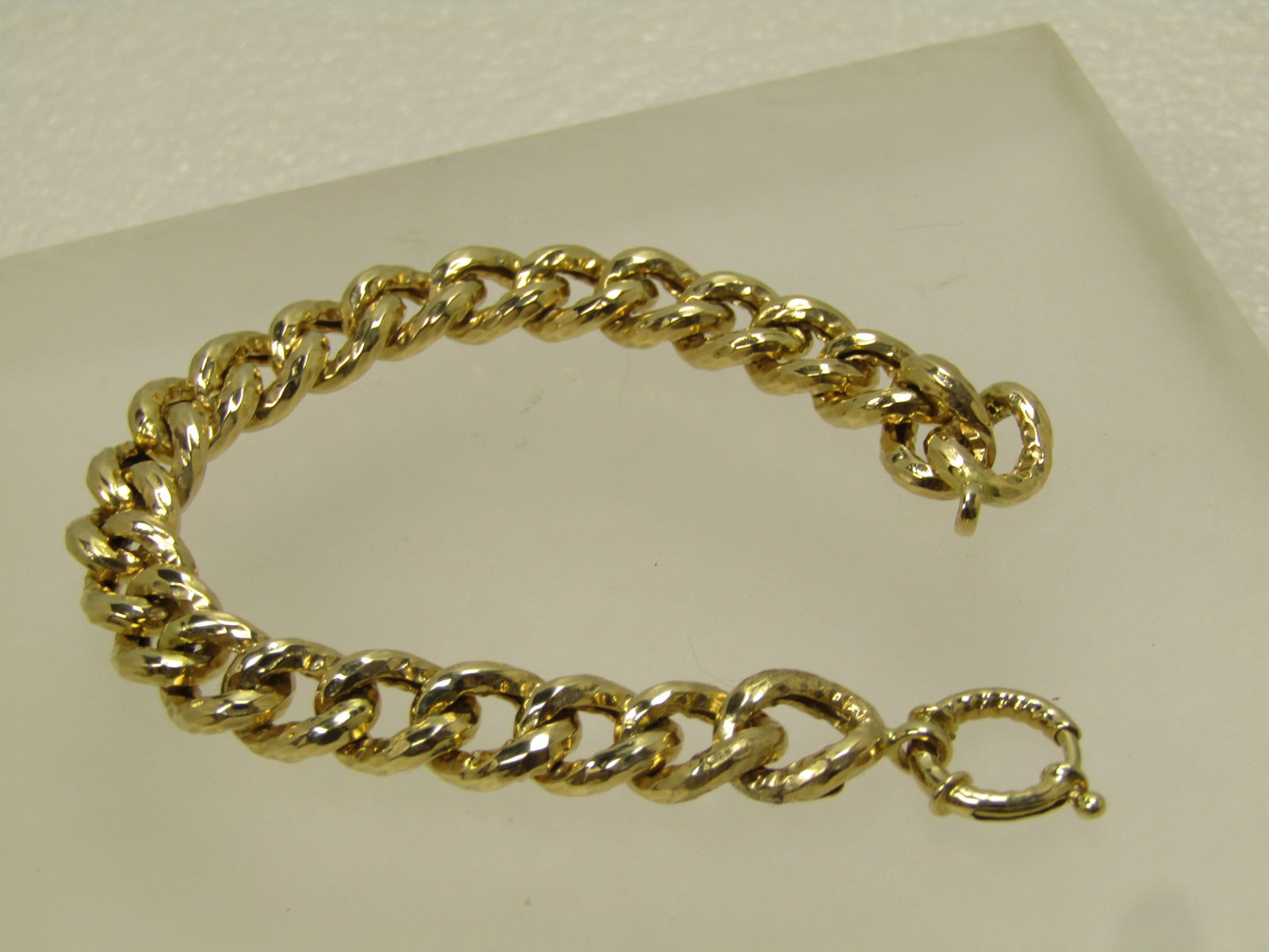 Vintage 14kt Curb Link Bracelet, 7", 8mm, Signed AK Turkey, 1980's-1990's: Title:Vintage 14kt Curb Link Bracelet, 7", 8mm, Signed AK Turkey, 1980's-1990'sDescription:Vintage 14kt Curb Link Bracelet, 7", 8mm, Signed AK Turkey, 1980's-1990's. This has a textured finish to