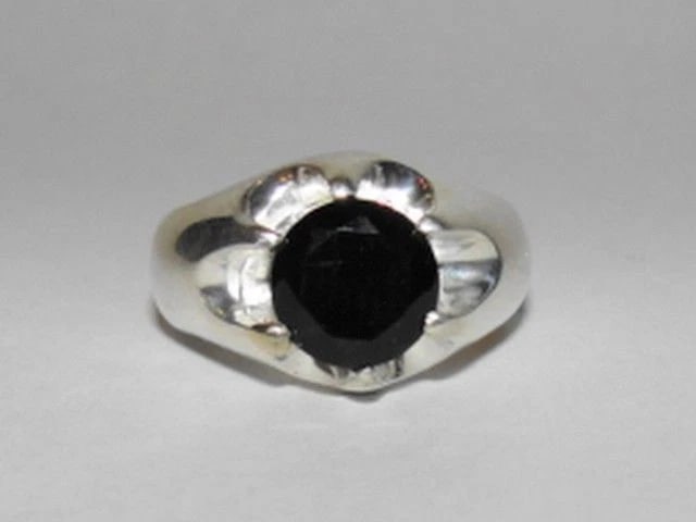 Men's Sterling Silver Black Onyx Pinky Ring Alberto Juan: Title:Men's Sterling Silver Black Onyx Pinky Ring Alberto JuanDescription:With Independence Day the 4th of July 2010, comes the debut of the beginning of my 8th collection of jewelry inspired by the