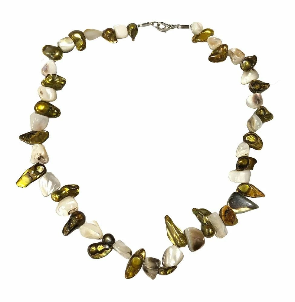 New Mother Of Pearl Shell Necklace.: Title:New Mother Of Pearl Shell Necklace.Description:New mother of Pearl Shell necklace. Measurement from large: 20" Measurement from biggest bead: 21mm x 9mm Measurement from Pearl