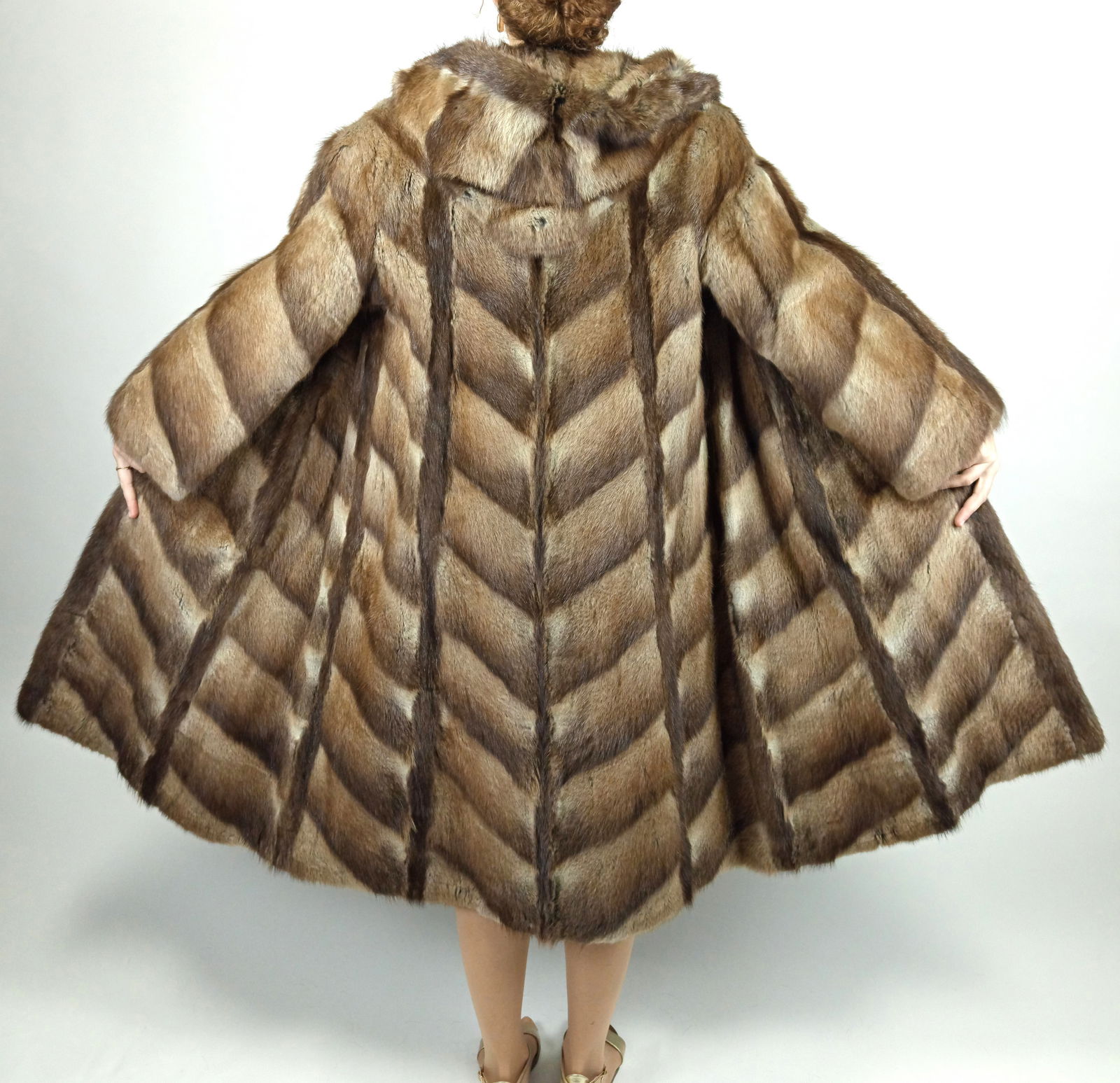 LONG MUSKRAT FUR COAT EU: XL ; US: 20 - 2