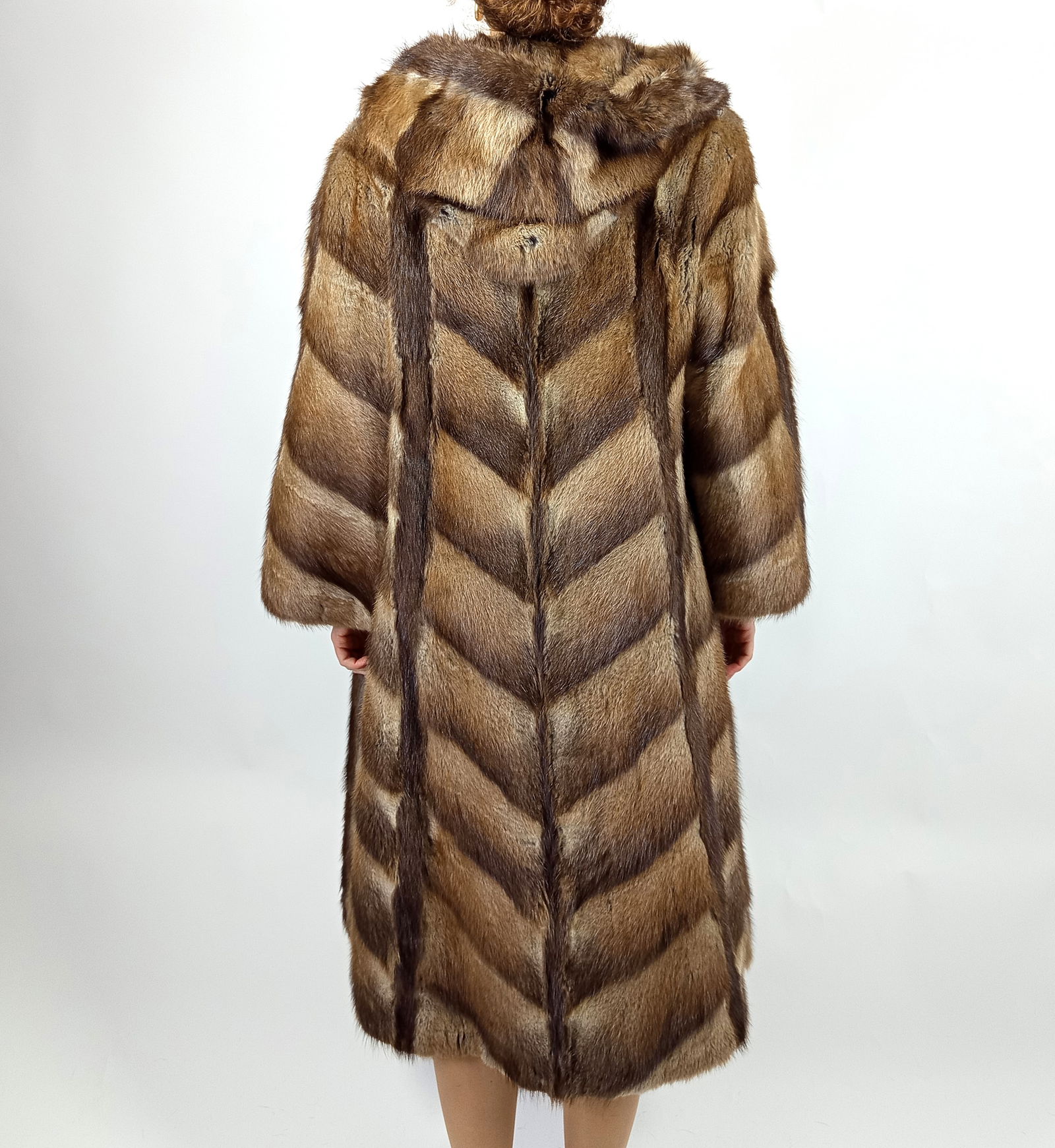 LONG MUSKRAT FUR COAT EU: XL ; US: 20 - 8