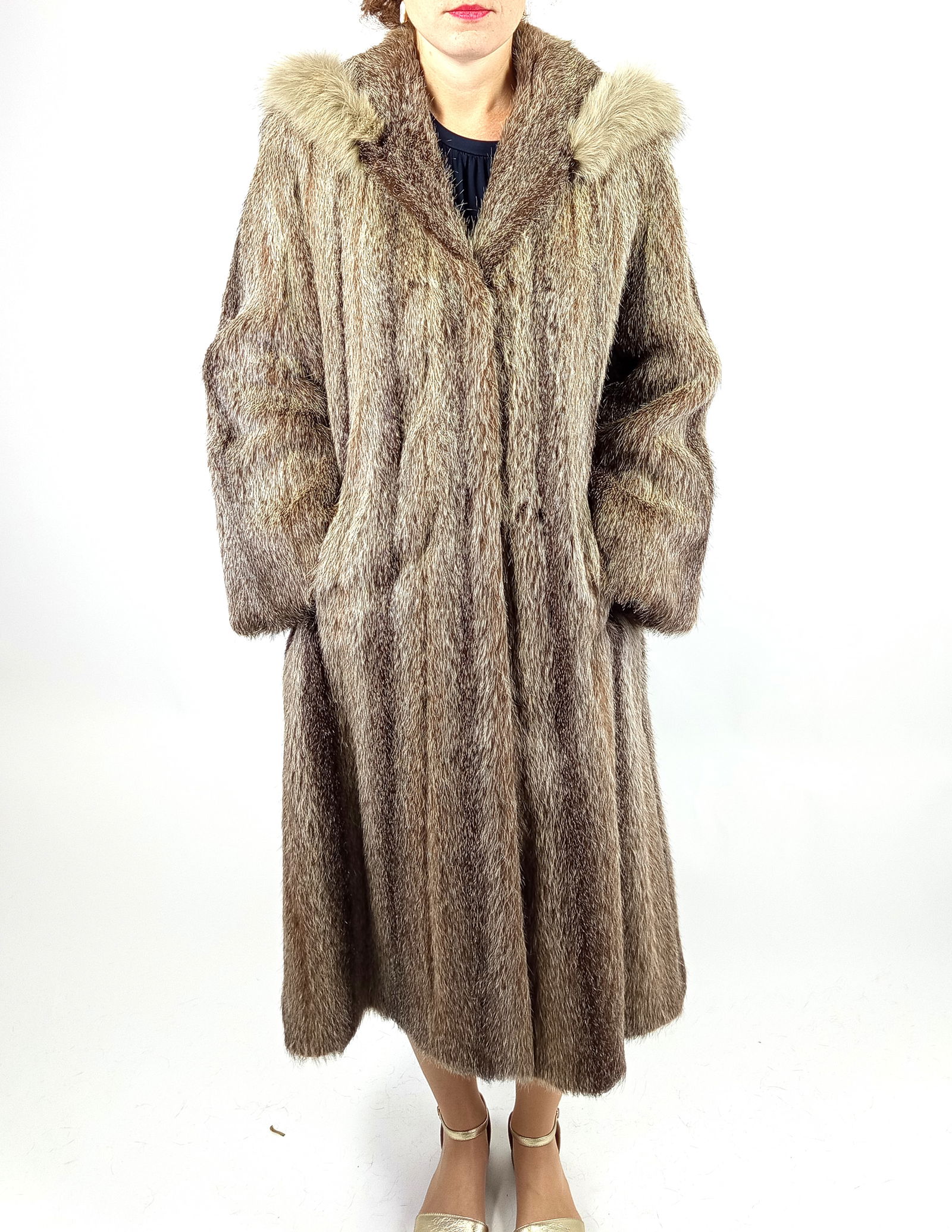 NUTRIA FUR COAT EU: XL ; US: 20 - 11