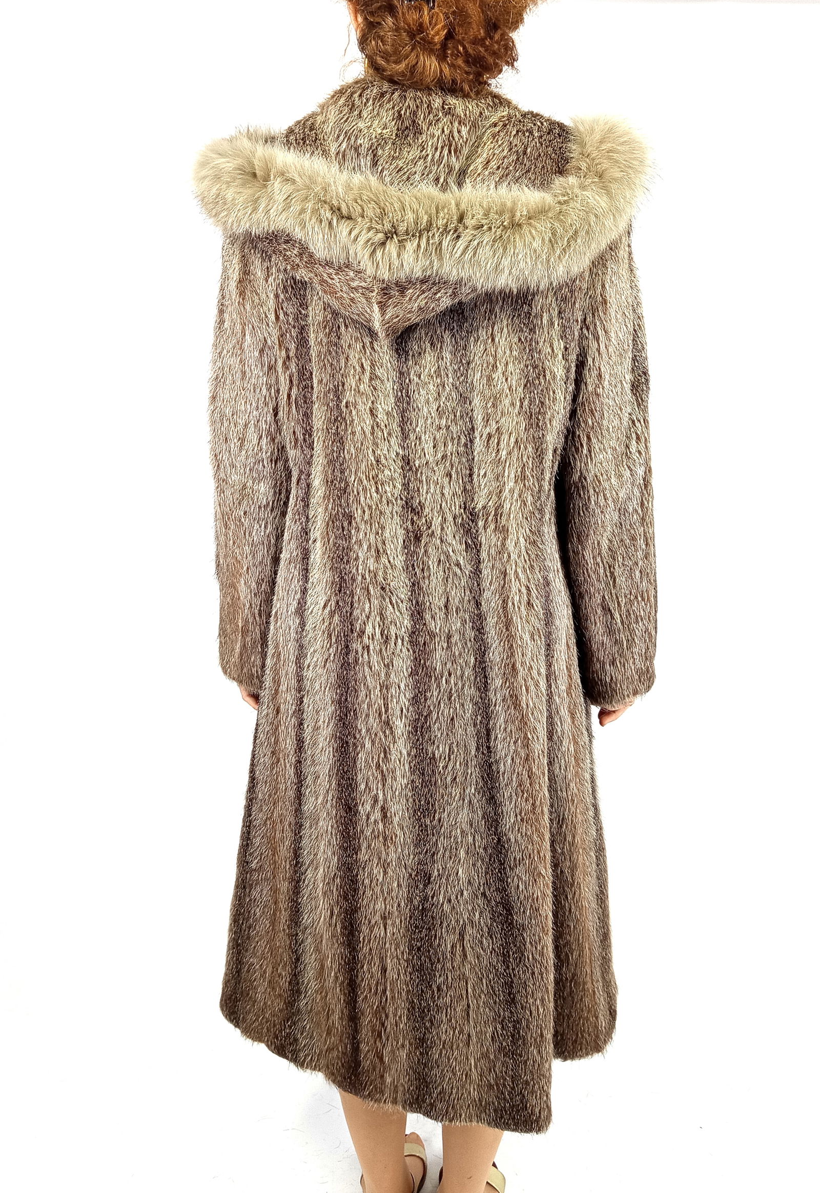 NUTRIA FUR COAT EU: XL ; US: 20 - 7