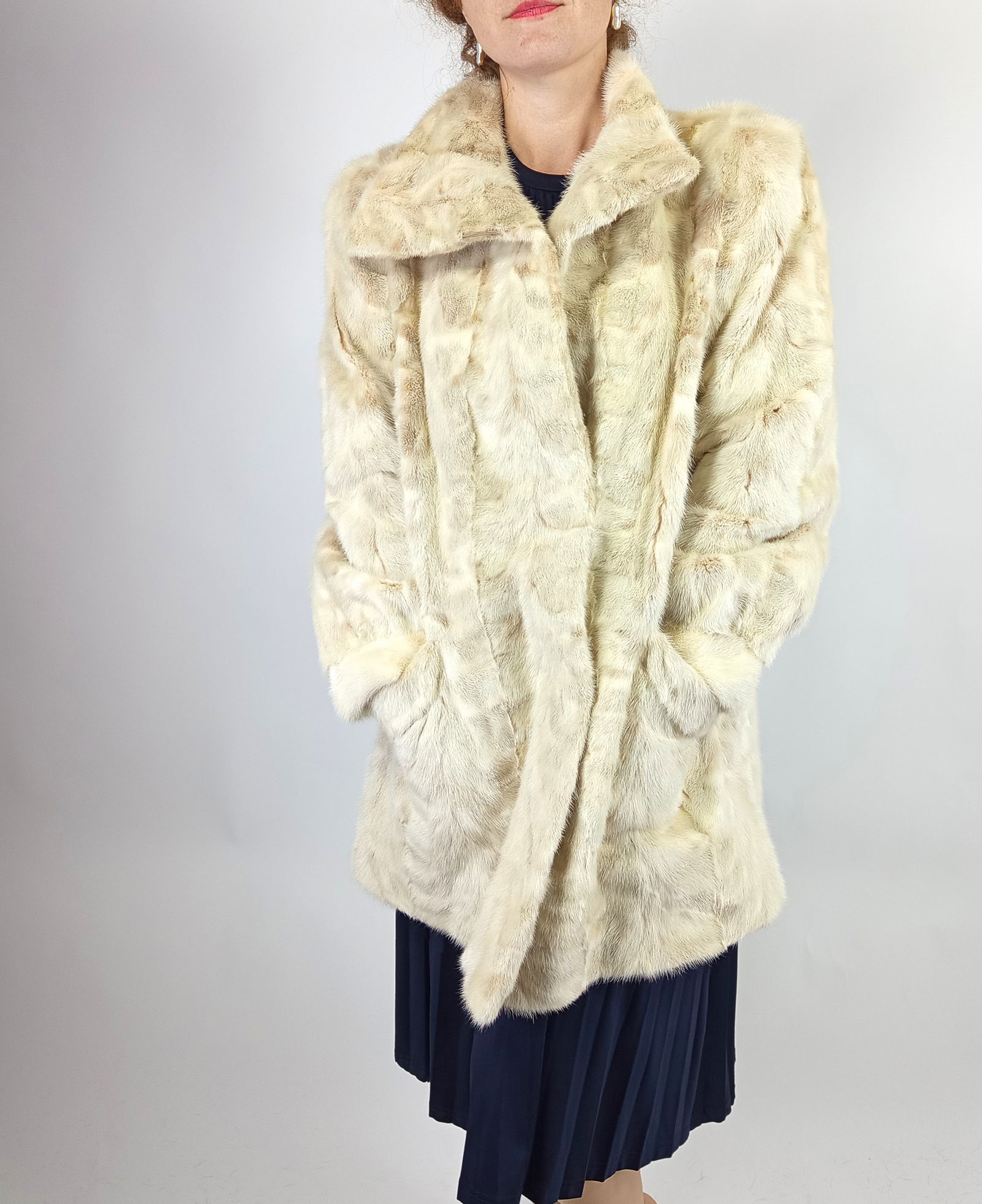 WHITE MINK FUR COAT EU: XL ; US: 20 - 10