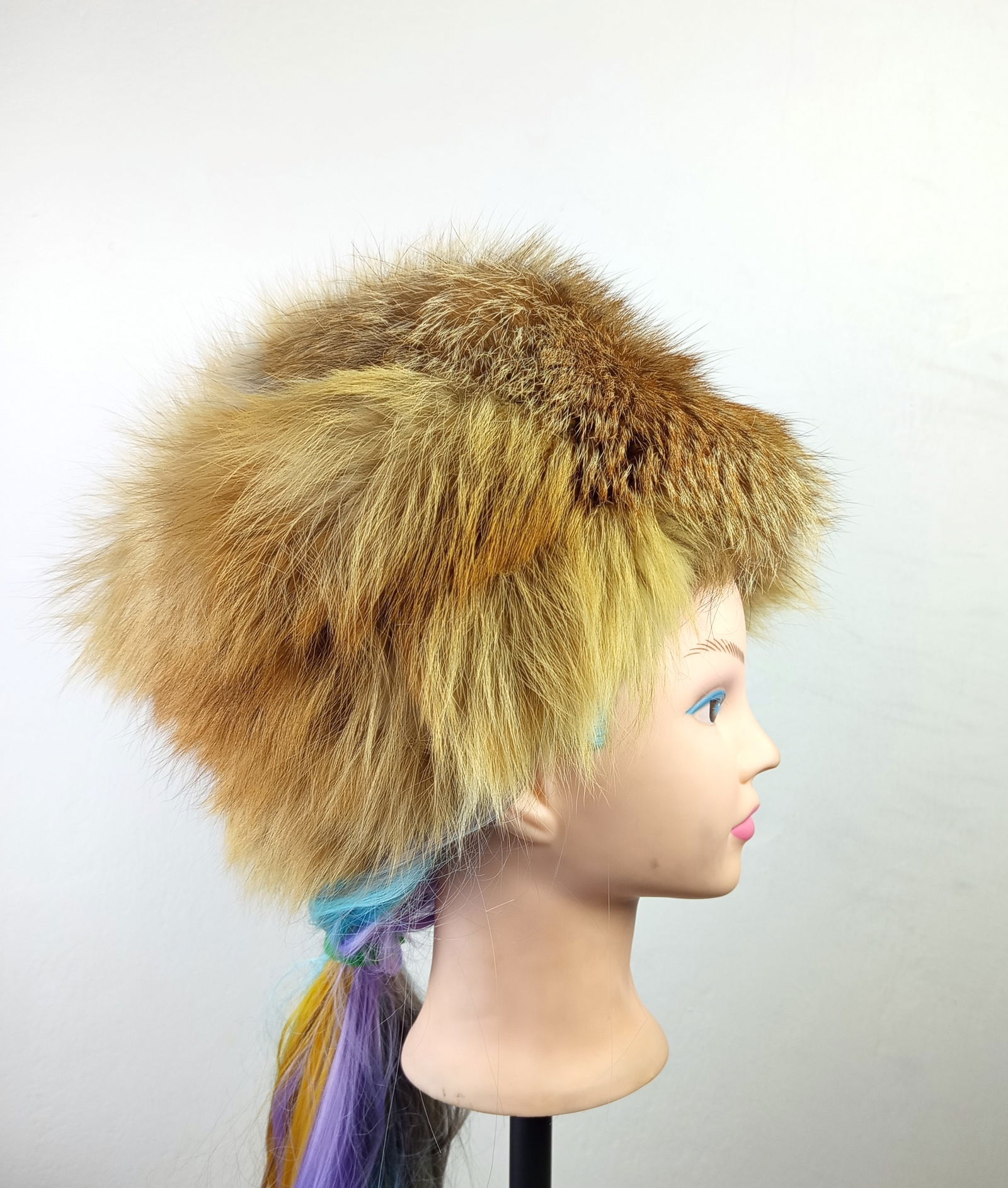RED FOX FUR HAT: Title: RED FOX FUR HAT Dimensions: Approximate size: 54-55 cm -21.25-21.65 in - Size S Description: We offer in house shipping - Fedex shipping = $35; 5-7 working days; Reserve: $50.00 Shipping: Domes