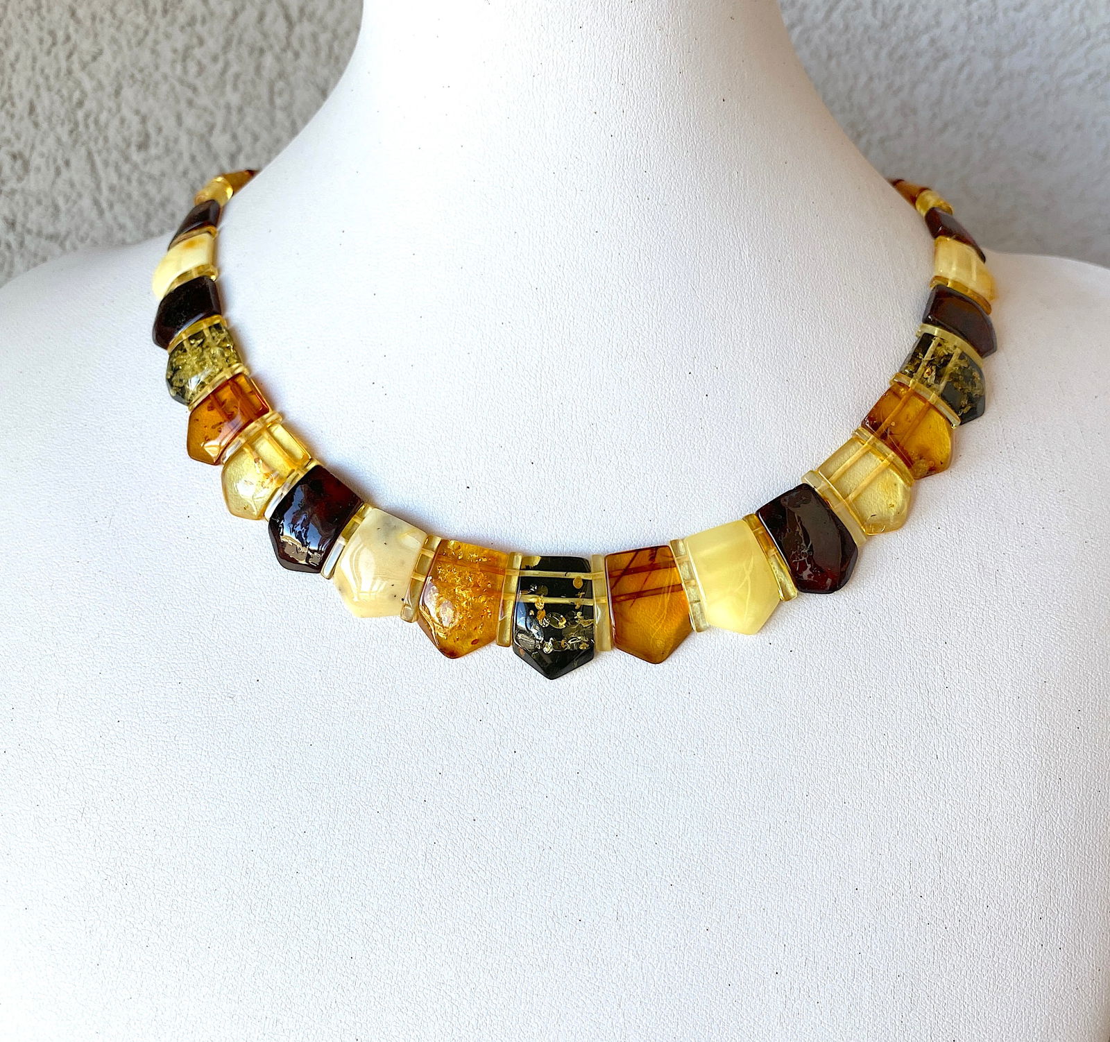 Astonishing Amber Cleopatra necklace - 2