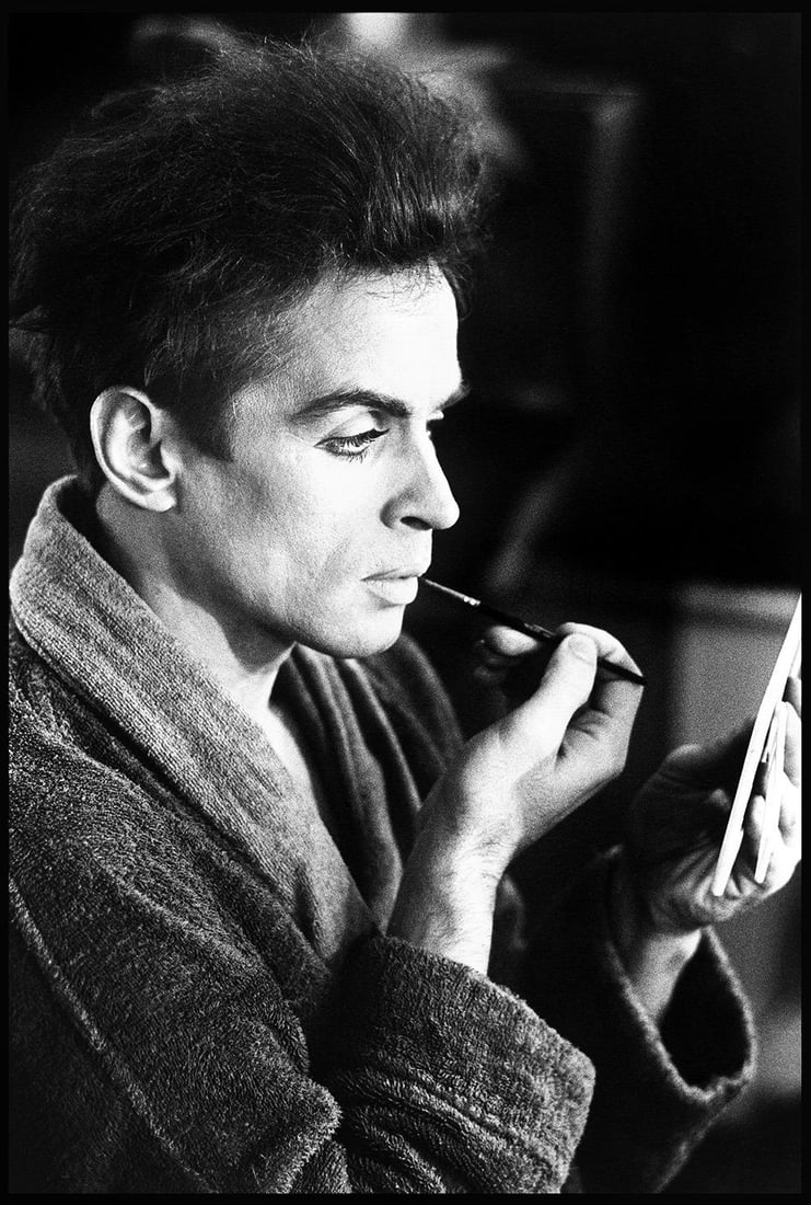 Rudolf Nureyev – Applying His Make-up 1976 Limited Estate Print: 1976 (printed later): Title: Rudolf Nureyev – Applying His Make-up 1976 Limited Estate Print: 1976 (printed later) Description: Rudolf Nureyev – Applying His Make-up for the Filming of ‘valentino’,