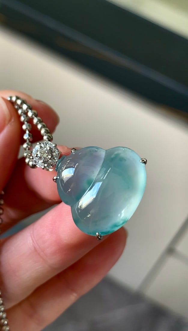 18K gold jade gourd pendant - 2