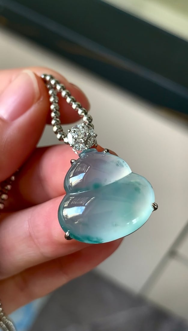 18K gold jade gourd pendant - 3